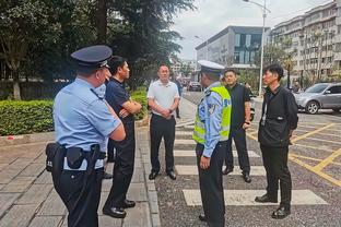 铁裆战神！布莱顿中卫邓克硬吃厄德高重炮！随后再上演门线解围！